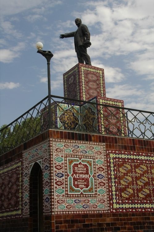 Central Asia Travel, Lenin Statue in Ashgabat, Turkmenistan
